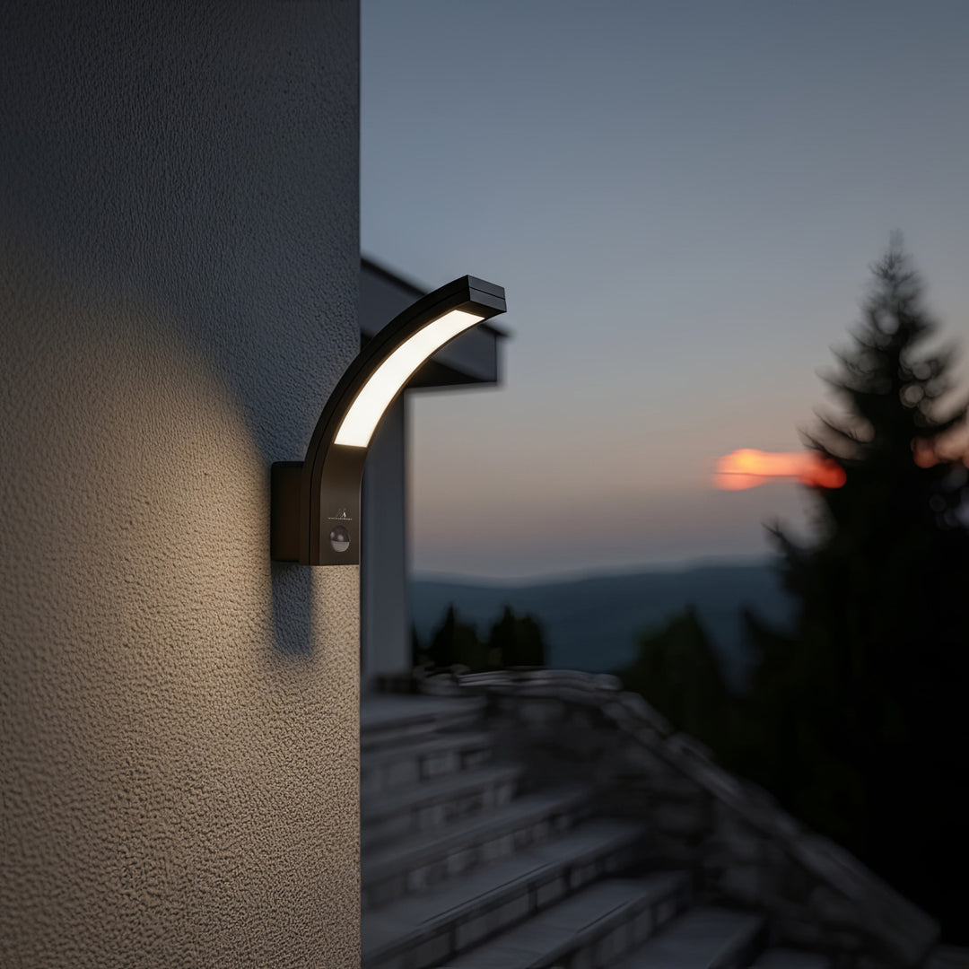 Lampa LED z czujnikiem ruchu na podczerwień MCE244 750lm 10W IP54 Maclean Energy