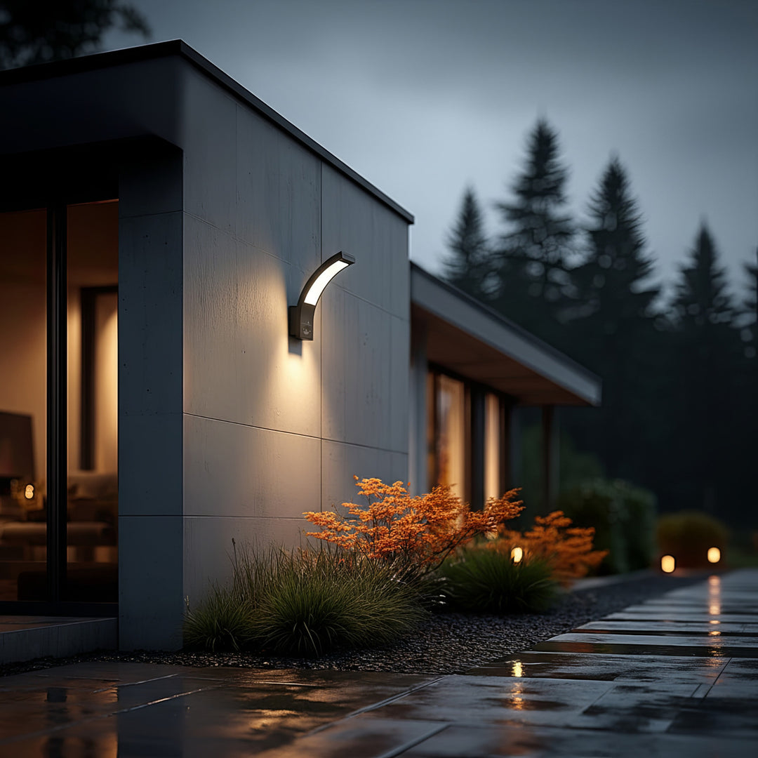 Lampa LED z czujnikiem ruchu na podczerwień MCE244 750lm 10W IP54 Maclean Energy