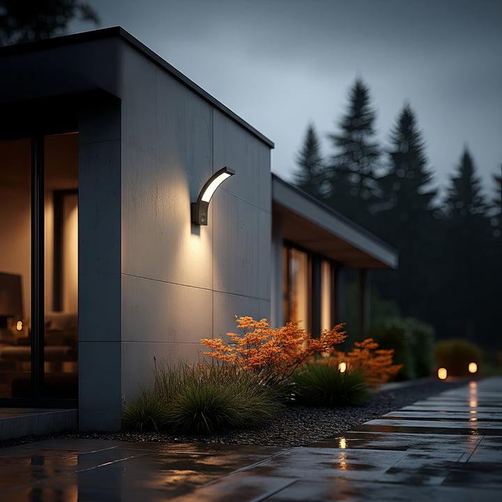 Lampa LED z czujnikiem ruchu na podczerwień MCE244 750lm 10W IP54 Maclean Energy