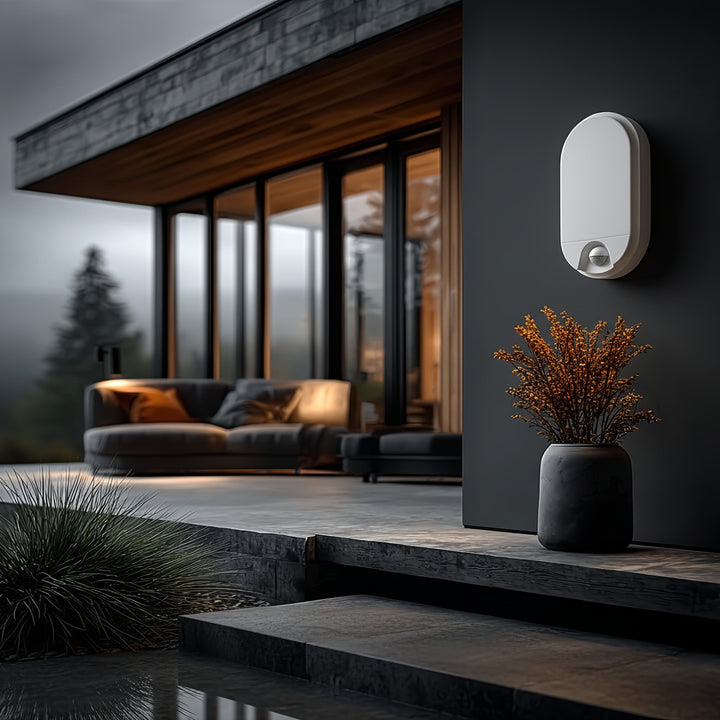 Lampa LED z czujnikiem ruchu na podczerwień MCE340 W 1100lm 15W IP54 Maclean Energy kolor biały, kolor barwowy naturalny biały (4000K)