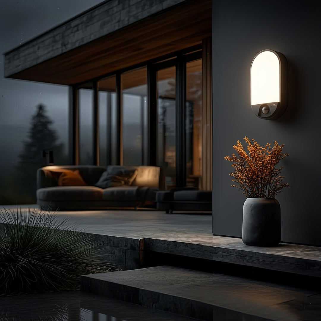 Lampa LED z czujnikiem ruchu na podczerwień MCE340 GR 1100lm 15W IP54 Maclean Energy kolor szary, kolor barwowy naturalny biały (4000K)