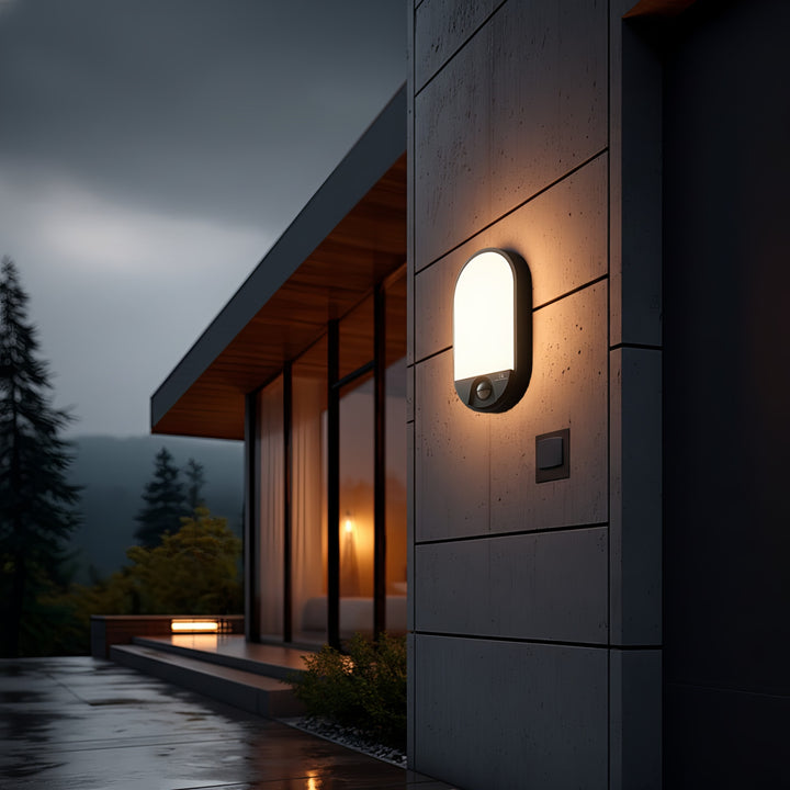 Lampa LED z czujnikiem ruchu na podczerwień MCE340 GR 1100lm 15W IP54 Maclean Energy kolor szary, kolor barwowy naturalny biały (4000K)