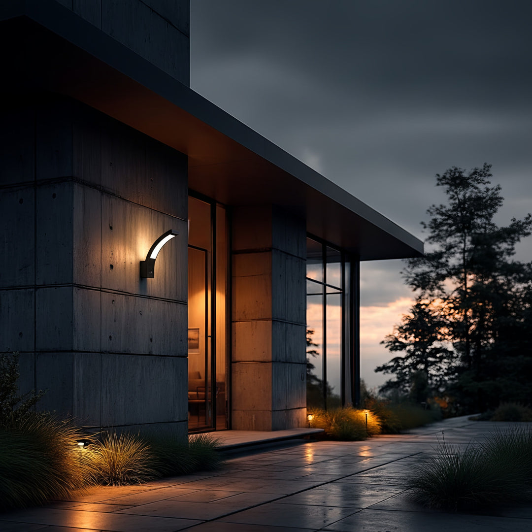 Lampa elewacyjna LED MCE343 B 800lm 10W IP54 Maclean Energy kolor czarny, kolor barwowy naturalny biały (4000K)