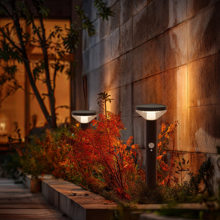 Solarna lampa LED z czujnikiem Maclean, czarna, IP44, 3 tryby świecenia, bateria Li-ion 18650 3,7V 1200 mAh, wbijana, MCE465 B