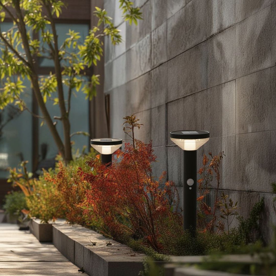 Solarna lampa LED z czujnikiem Maclean, czarna, IP44, 3 tryby świecenia, bateria Li-ion 18650 3,7V 1200 mAh, wbijana, MCE465 B