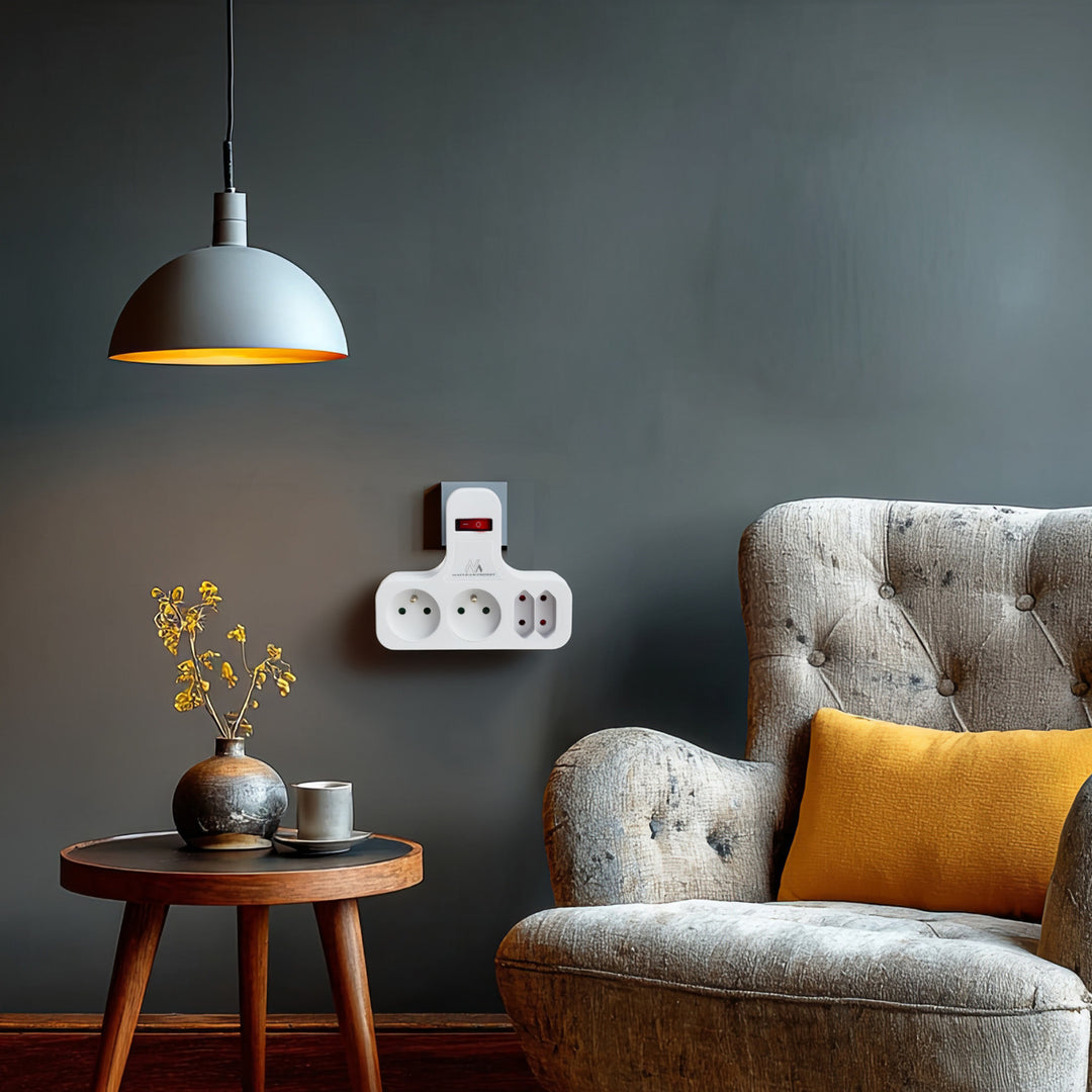 Gniazdko prądowe Maclean, Poczwórne z wyłącznikiem, Nóżką stabilizującą, Typu E, 2x2,5A, 2x16A, MCE224