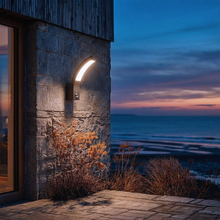 Lampa LED z czujnikiem ruchu Maclean, czujnik ruchu PIR, kolor czarny, 10W, IP54, 750lm, barwa neutralna biała (4000K) MCE244 B