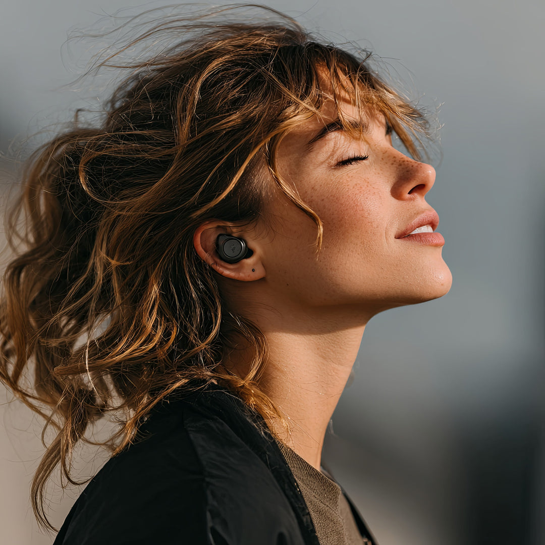 Douszne słuchawki TWS BT 5.1 Audiocore z bazą do ładowania 300mAh, słuchawki 30mAh, czarne AC580