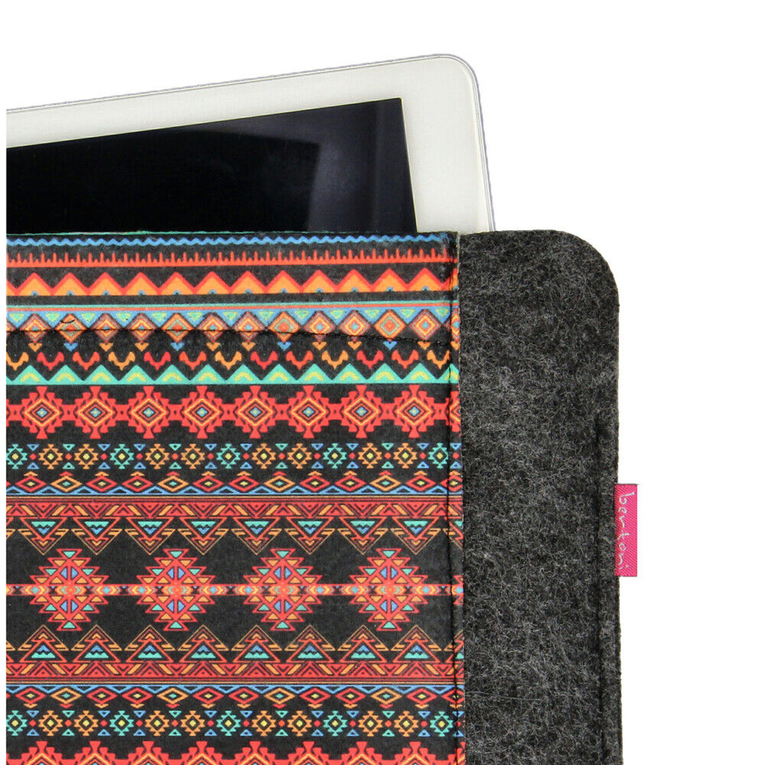Etui na laptopa notebooka o przekątnej 11'', wykonane z ekologicznego filcu, wzór nadruku Aztec
