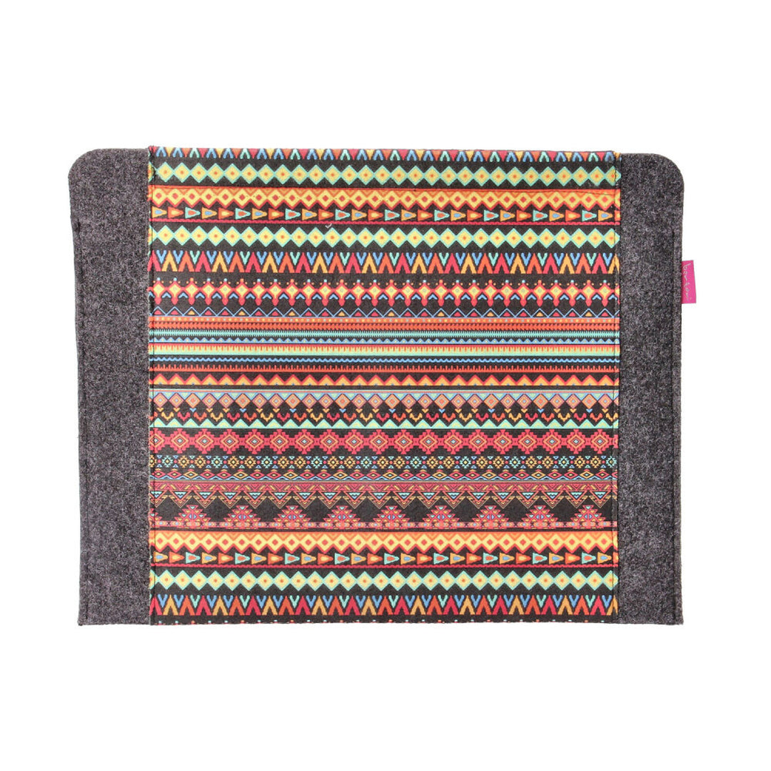 Etui na laptopa notebooka o przekątnej 11'', wykonane z ekologicznego filcu, wzór nadruku Aztec