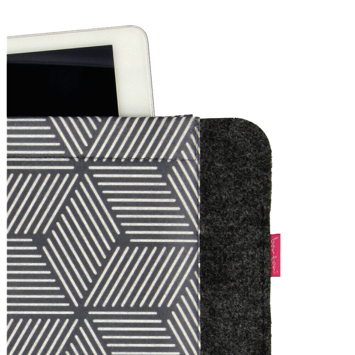 Etui na laptopa notebooka o przekątnej 11'', wykonane z ekologicznego filcu, wzór nadruku Cube