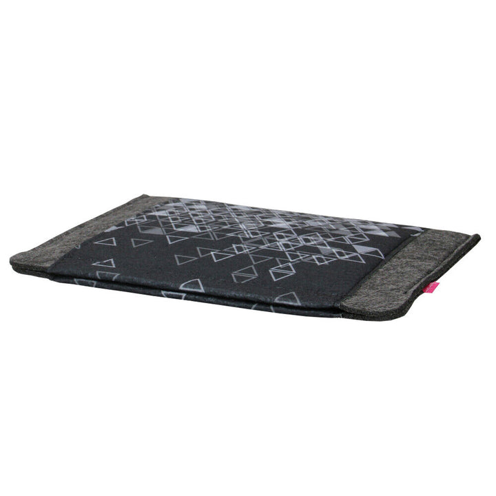 Etui na laptopa notebooka o przekątnej 11'', wykonane z ekologicznego filcu, wzór nadruku Triangle