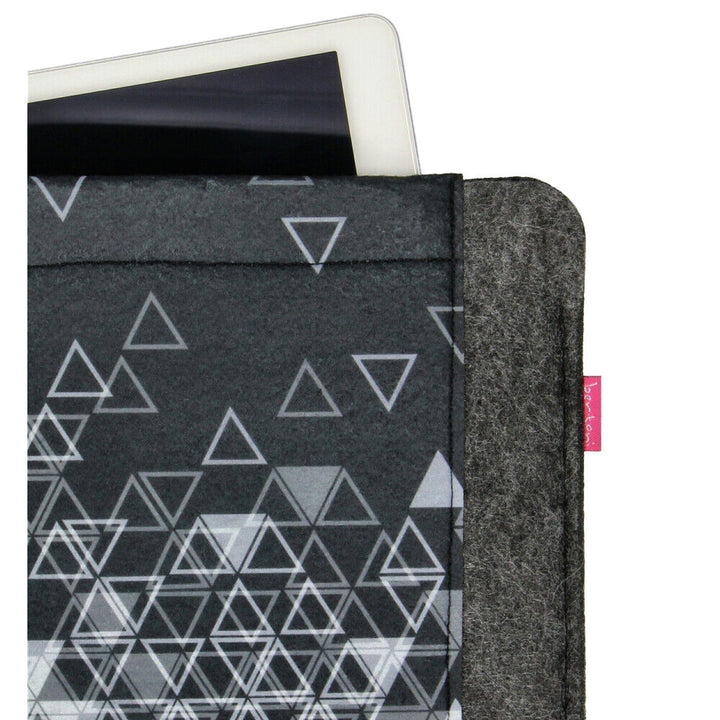 Etui na laptopa notebooka o przekątnej 11'', wykonane z ekologicznego filcu, wzór nadruku Triangle