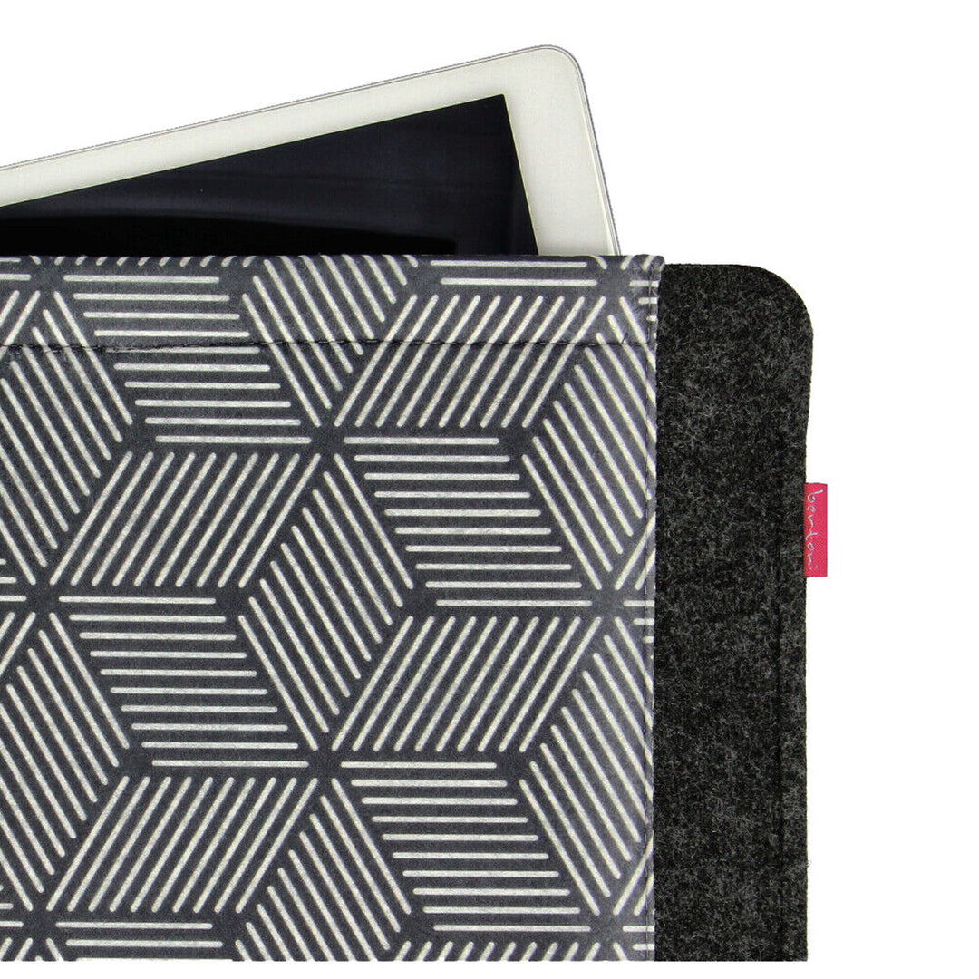 Etui na laptopa notebooka o przekątnej 13'', wykonane z ekologicznego filcu, wzór nadruku Cube