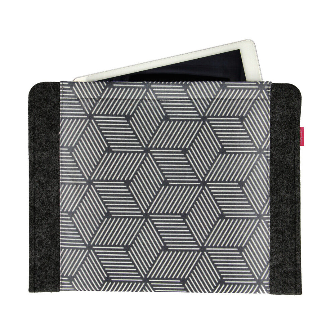 Etui na laptopa notebooka o przekątnej 13'', wykonane z ekologicznego filcu, wzór nadruku Cube