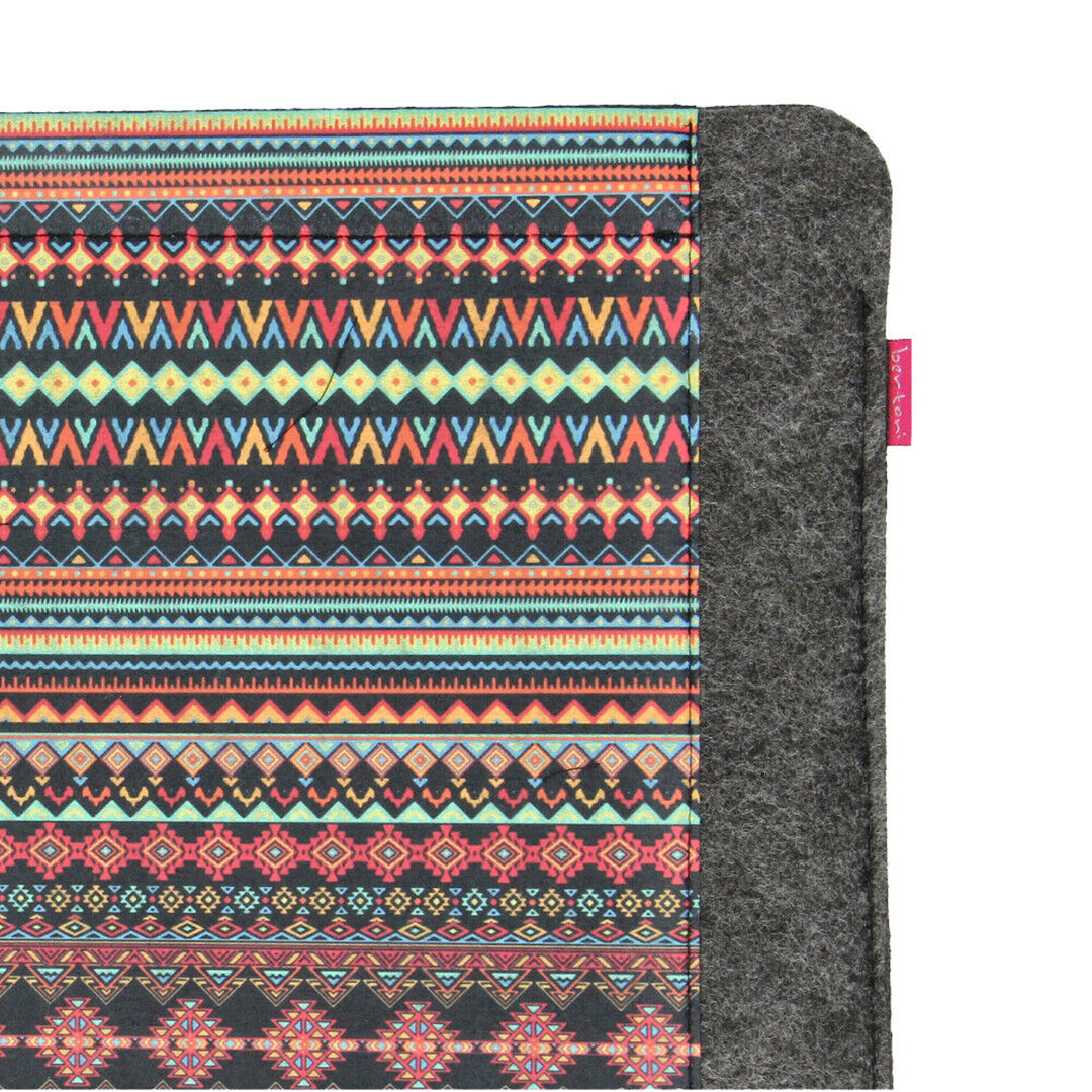 Etui na laptopa notebooka o przekątnej 15'', wykonane z ekologicznego filcu, wzór nadruku Aztec