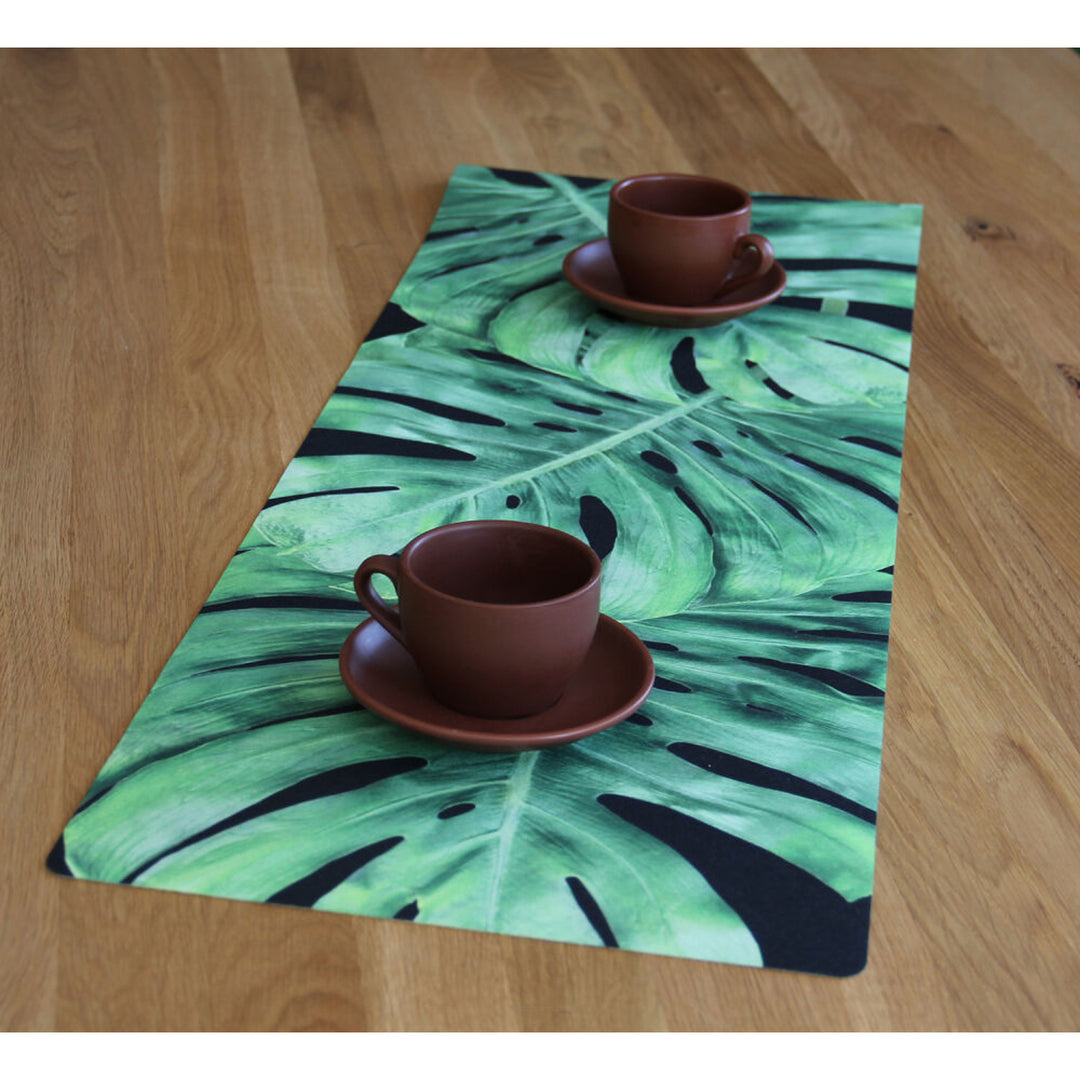 Bieżnik Bertoni, stołowy, ekologiczny filc, wymiary 95x33cm, wzór nadruku Galapagos Night