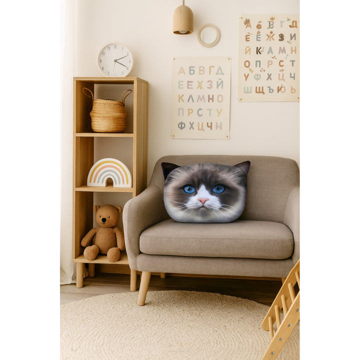 Poduszka dekoracyjna Bertoni Kot Daisy 30x45 cm, welur, nadruk kota, wkład antyalergiczny