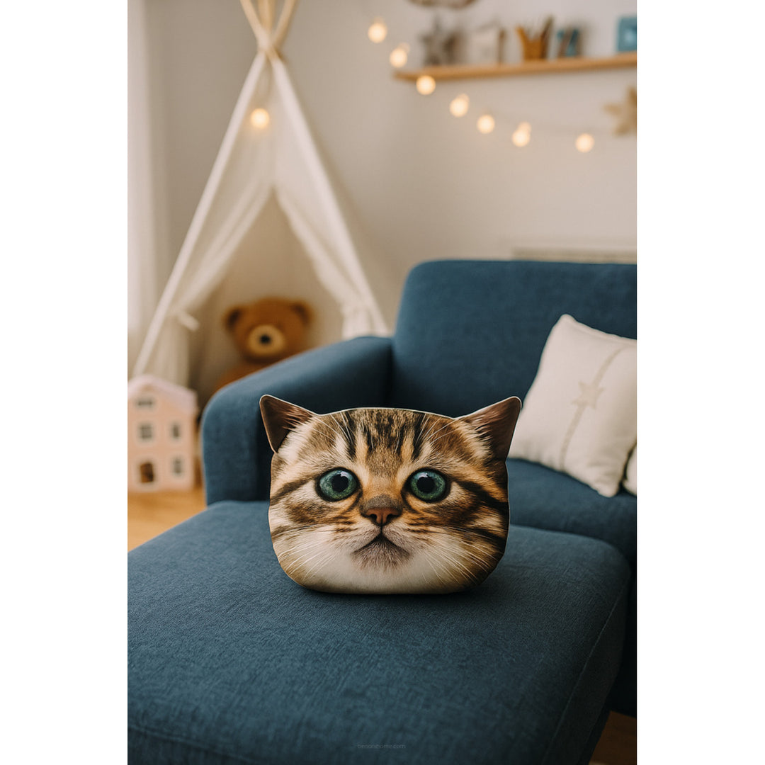 Poduszka dekoracyjna Bertoni Kot Gapcio 30x45 cm, welur, nadruk kota, wkład antyalergiczny