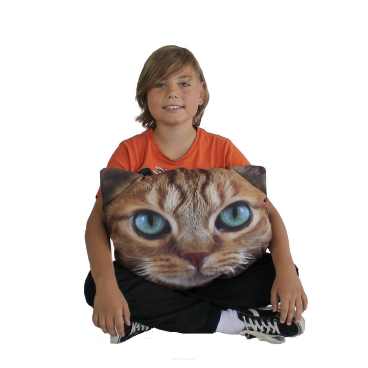 Poduszka dekoracyjna Bertoni Kot Benek 30x45 cm, welur, nadruk kota, wkład antyalergiczny