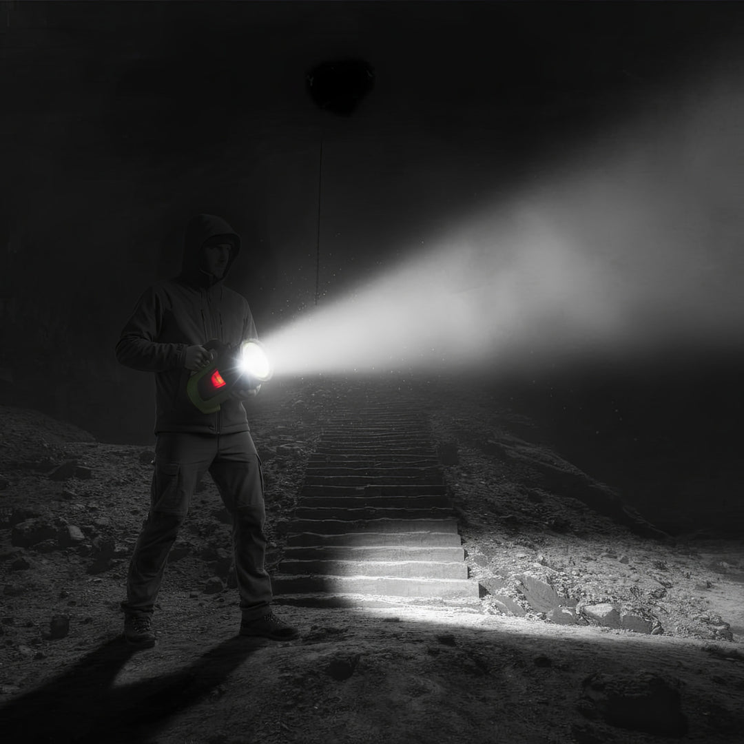 Latarka LED 3w1 Maclean, funkcja powerbanku, 3 tryby świecenia, 5W XM-L-T6, Cold White 6500K, 3,7V 3x18650, 4500mAh, MCE345