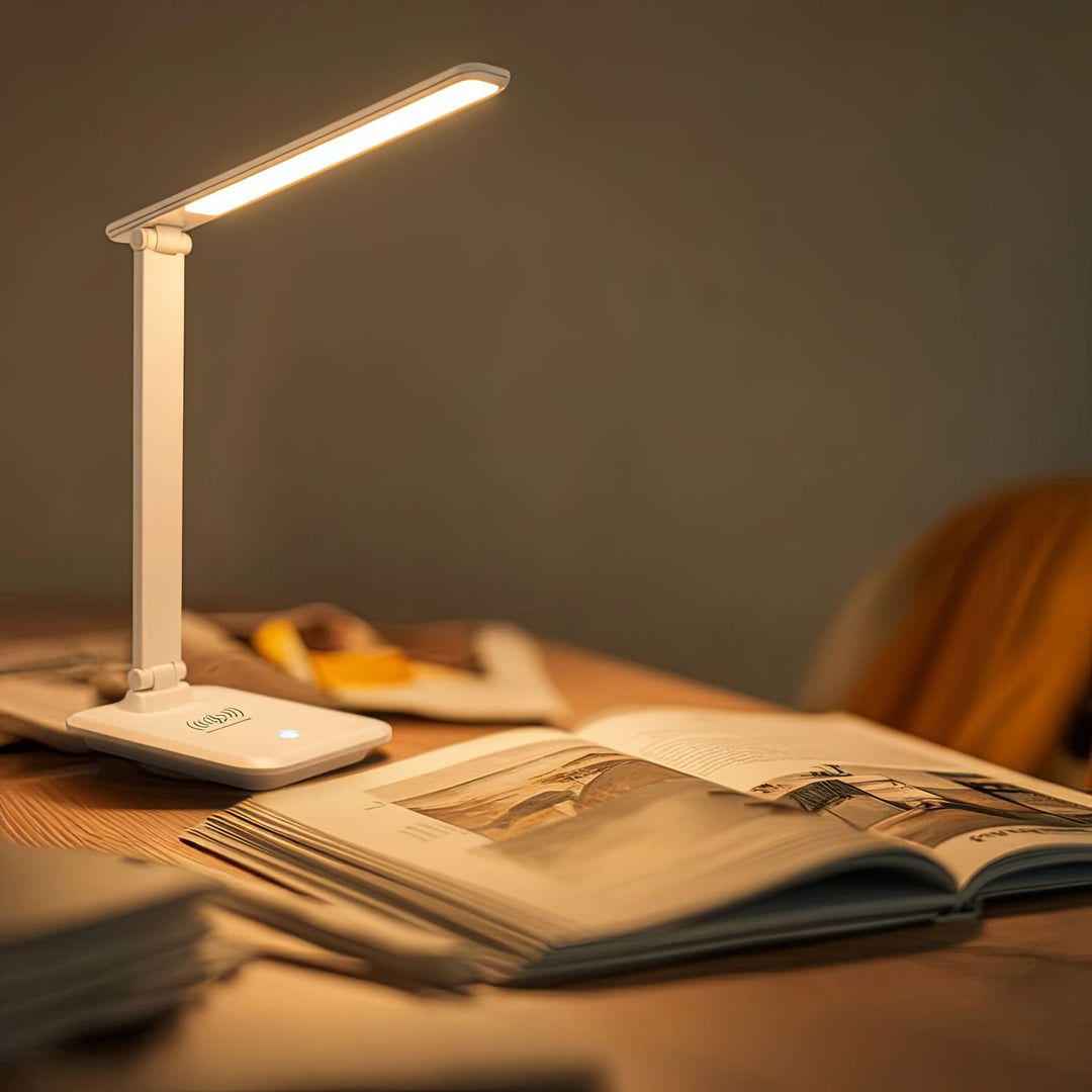 Lampka biurkowa LED Maclean, max. 9W, 220-240V AC, możliwość zmiany barwy, ściemnialna, ładowarka bezprz., 450lm, MCE616 W