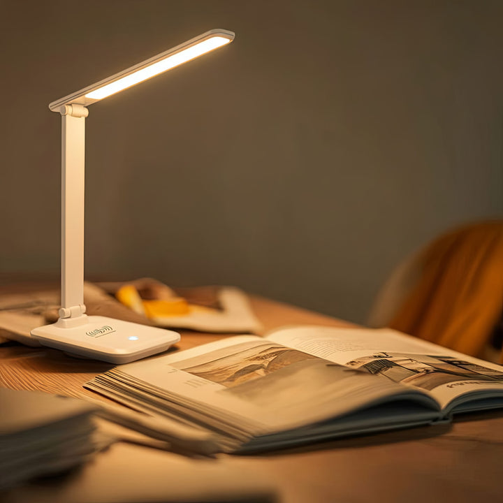 Lampka biurkowa LED Maclean, max. 9W, 220-240V AC, możliwość zmiany barwy, ściemnialna, ładowarka bezprz., 450lm, MCE616 W