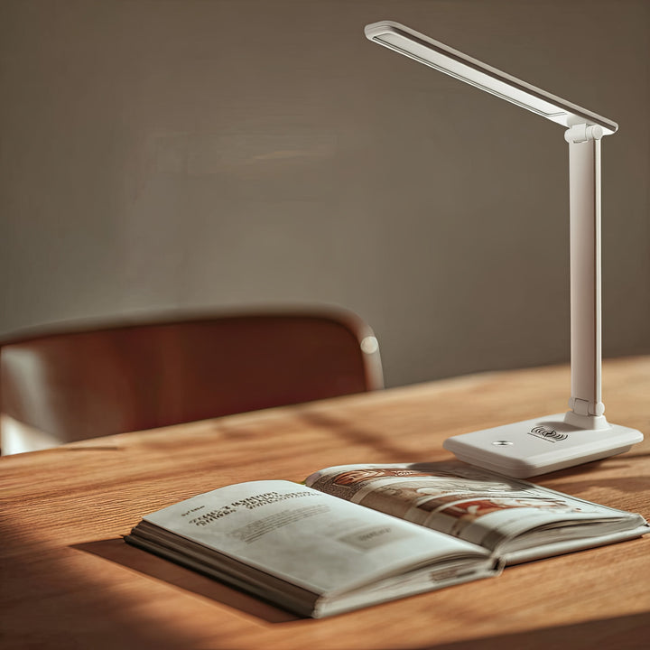 Lampka biurkowa LED Maclean, max. 9W, 220-240V AC, możliwość zmiany barwy, ściemnialna, ładowarka bezprz., 450lm, MCE616 W