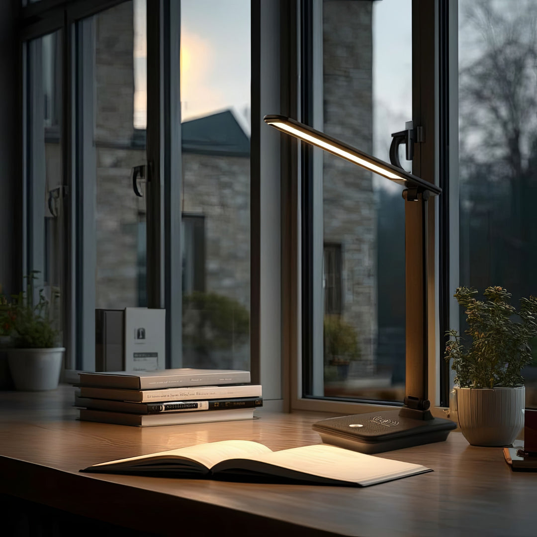 Lampka biurkowa LED Maclean, max. 9W, 220-240V AC, możliwość zmiany barwy, ściemnialna, ładowarka bezp., 450lm, MCE616 B