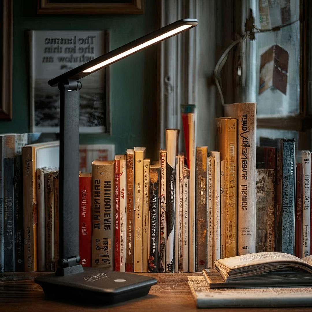 Lampka biurkowa LED Maclean, max. 9W, 220-240V AC, możliwość zmiany barwy, ściemnialna, ładowarka bezp., 450lm, MCE616 B