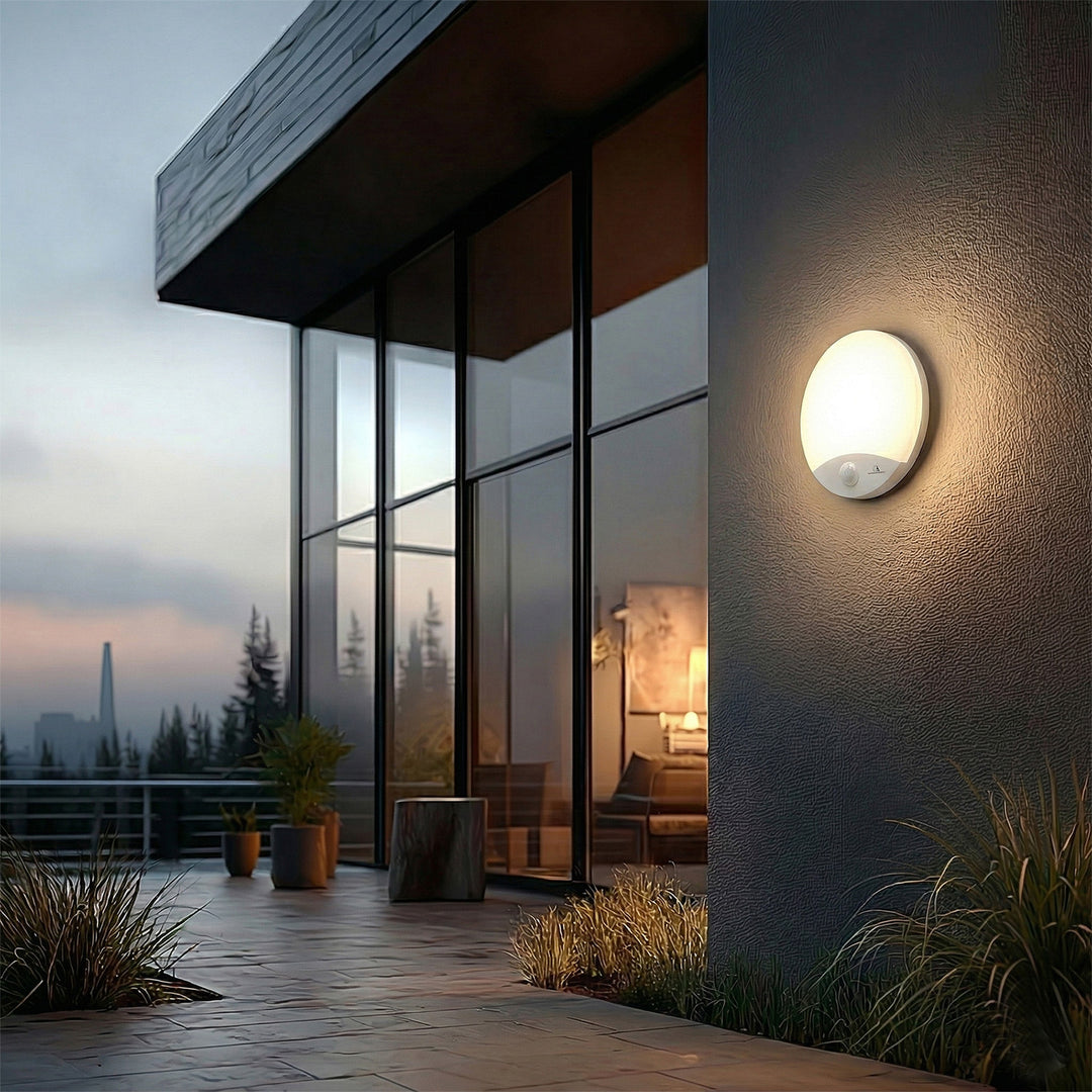 Lampa LED z czujnikiem ruchu Maclean, na podczerwień, kolor biały, 10W, IP44, barwa naturalna biała (4000K), 900lm, MCE357 W
