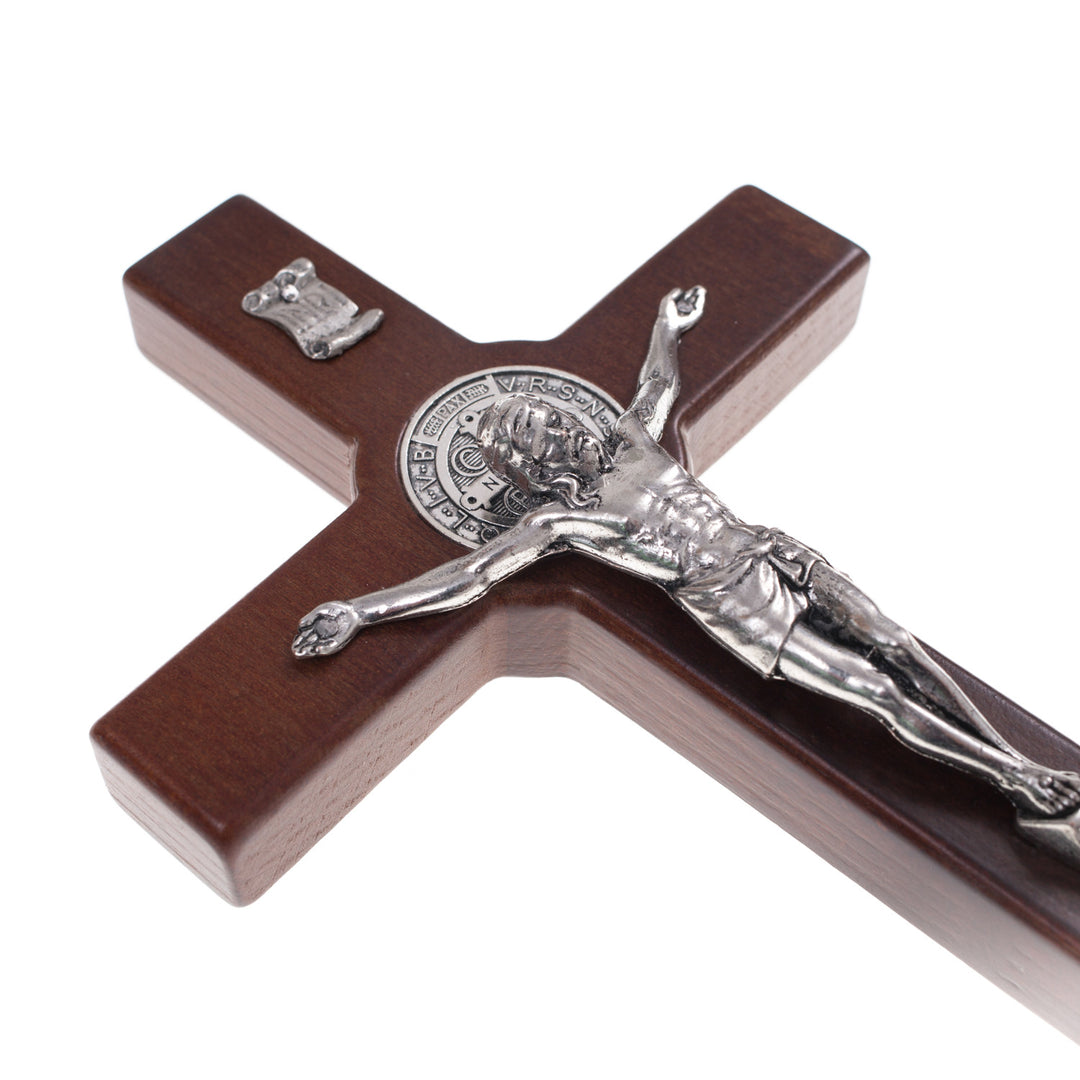 Drewniany krzyż św. Benedykta wiszący z pasyjką brąz 22x12x1,8cm
