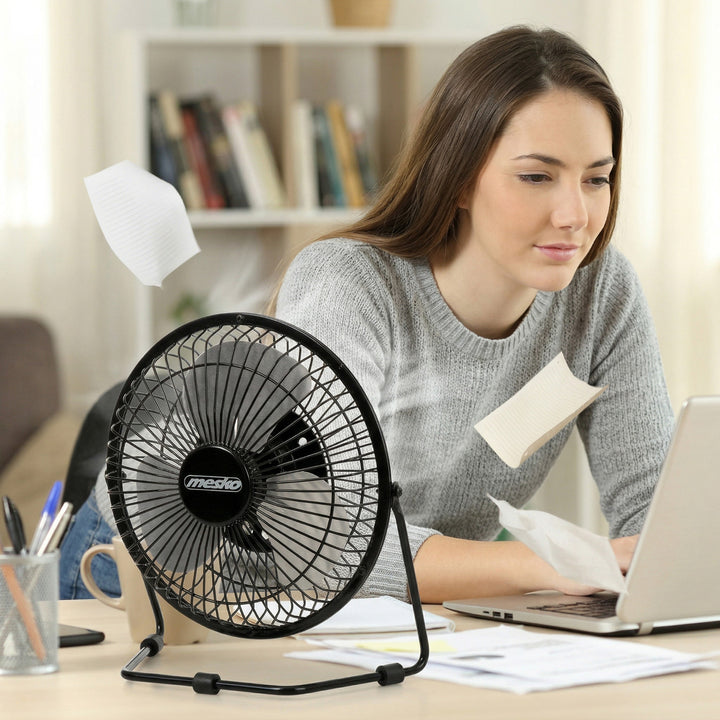 Wentylator biurkowy Mesko, średnica 15cm, zasilanie USB, oscylacja pionowa, MS 7322