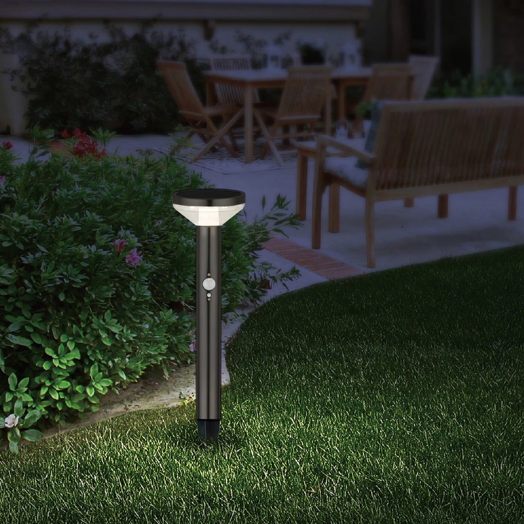 Solarna lampa LED Maclean, z czujnikiem, 3 tryby, wbijana, Li-ion 18650, IP44, 3,7V, 1200 mAh, Czarna, MCE465 B, 6 sztuk