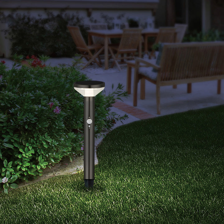 Solarna lampa LED Maclean, z czujnikiem, 3 tryby, wbijana, Li-ion 18650, IP44, 3,7V, 1200 mAh, Czarna, MCE465 B, 6 sztuk