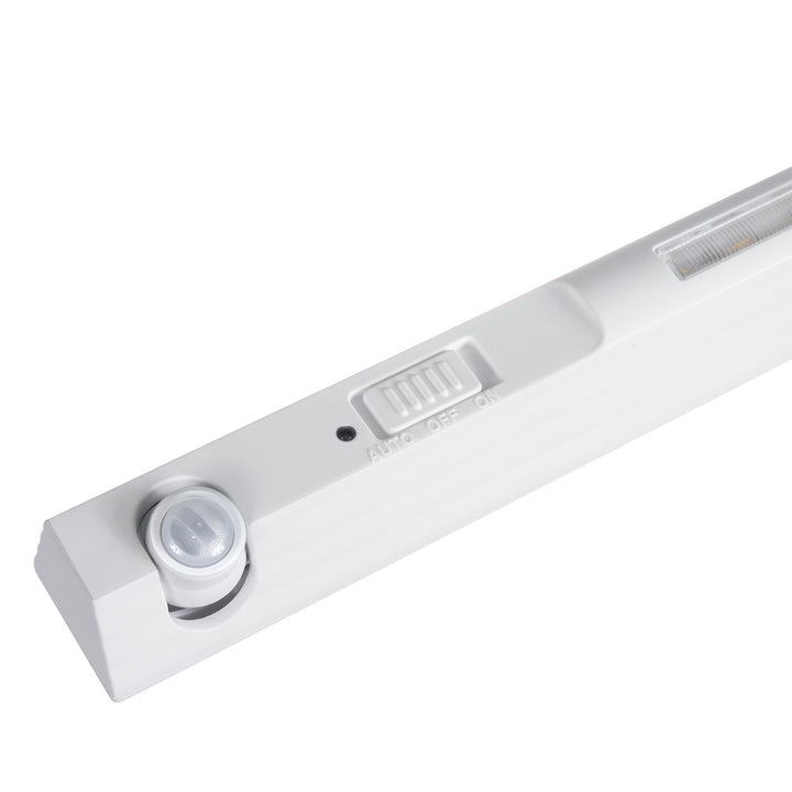 Lampa LED Maclean, z ruchomym sensorem ruchu, haczyk, ON/OFF/AUTO, temp. 4000K, zasięg 3m, MCE235 + 3x bateria alkaliczna Varta Industrial AAA