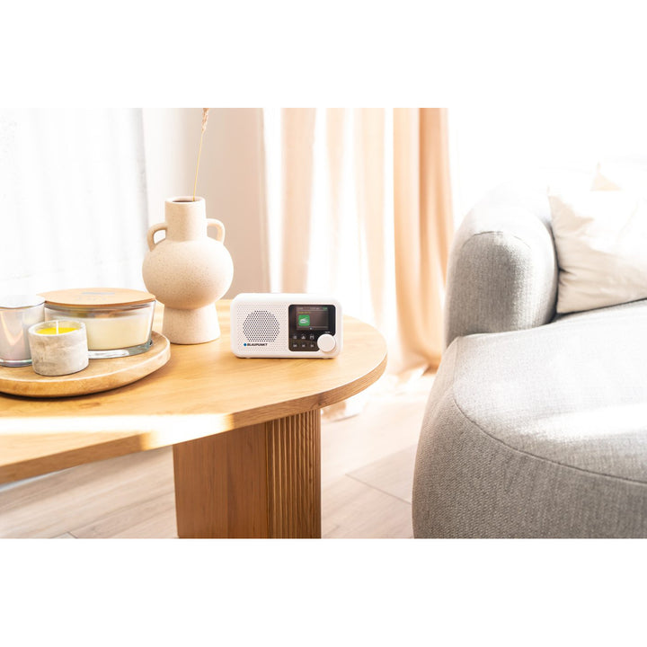 Przenośny radioodtwarzacz Blaupunkt, cyfrowe radio DAB+ i tuner FM, Bluetooth, wyjście słuchawkowe, 2,4 calowy kolorowy wyświetlacz, funkcja zegaru i alarmu, zasilany akumulatorem i ładowany przez USB-C, DR8WH