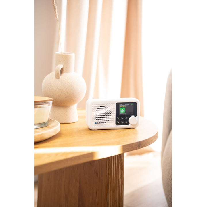 Przenośny radioodtwarzacz Blaupunkt, cyfrowe radio DAB+ i tuner FM, Bluetooth, wyjście słuchawkowe, 2,4 calowy kolorowy wyświetlacz, funkcja zegaru i alarmu, zasilany akumulatorem i ładowany przez USB-C, DR8WH