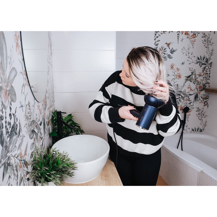 Suszarka do włosów Concept ProfiCare, silnik BLDC, magnetyczne nakładki, funkcja Oil Therapy, tryb dla dzieci, funkcja Cold Mode, VV8100