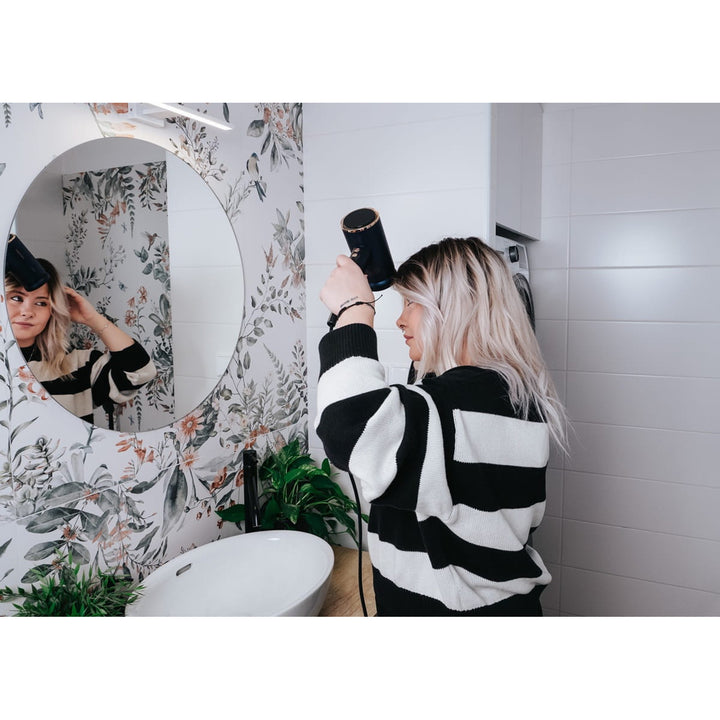 Suszarka do włosów Concept ProfiCare, silnik BLDC, magnetyczne nakładki, funkcja Oil Therapy, tryb dla dzieci, funkcja Cold Mode, VV8100