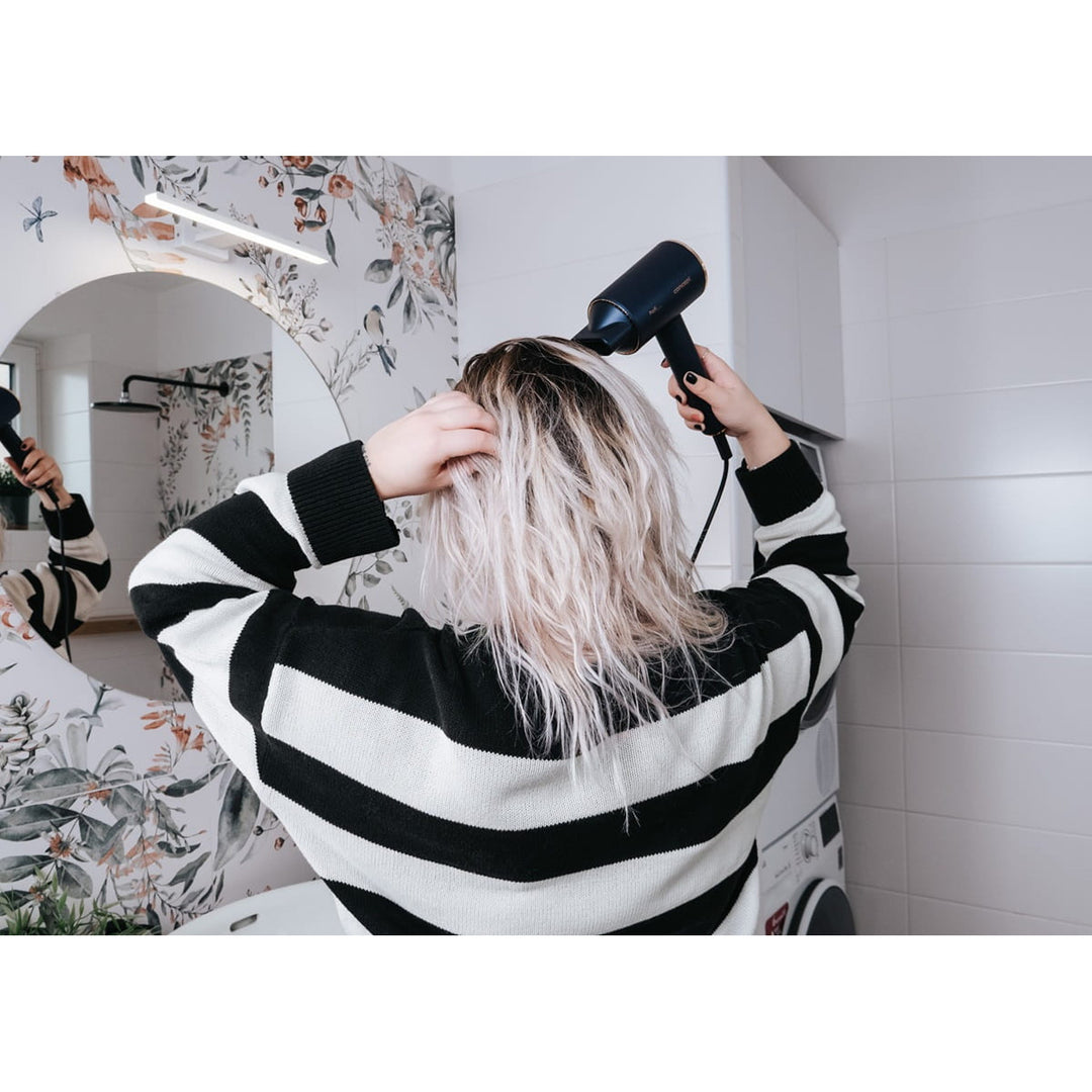 Suszarka do włosów Concept ProfiCare, silnik BLDC, magnetyczne nakładki, funkcja Oil Therapy, tryb dla dzieci, funkcja Cold Mode, VV8100