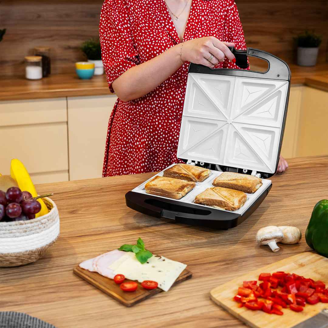 Opiekacz do kanapek Teesa, ceramiczne wkłady, na 4 kanapki, moc maksymalna 1500 W, TSA3229B