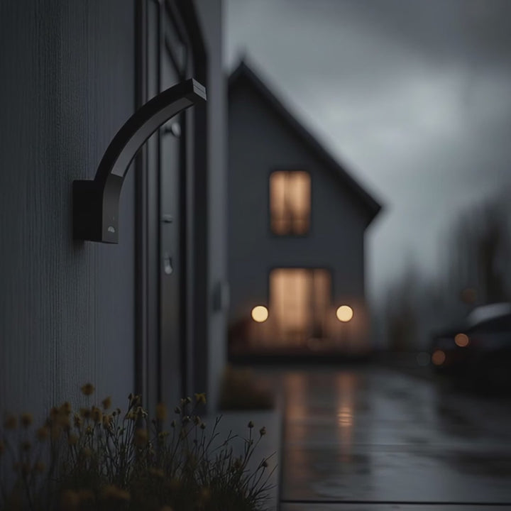 Lampa LED z czujnikiem ruchu na podczerwień MCE244 750lm 10W IP54 Maclean Energy