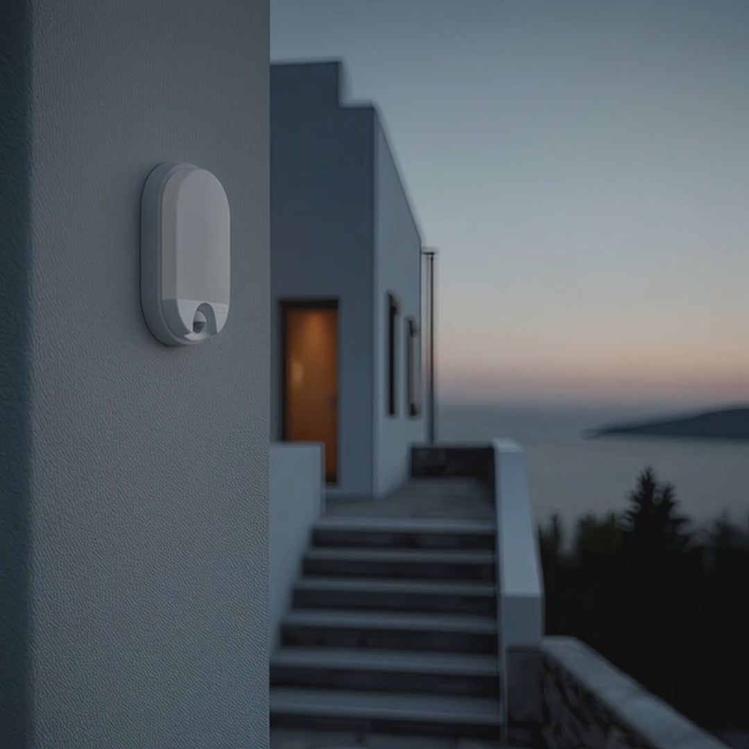 Lampa LED z czujnikiem ruchu na podczerwień MCE340 W 1100lm 15W IP54 Maclean Energy kolor biały, kolor barwowy naturalny biały (4000K)