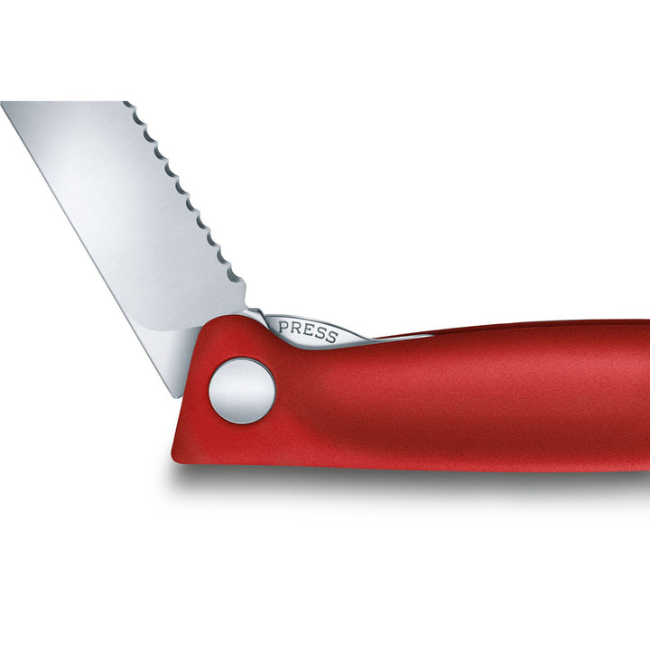Składany nóż Victorinox Swiss Classic z ząbkowanym ostrzem 11 cm - kolor czerwony
