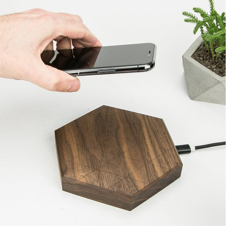 ŁADOWARKA INDUKCYJNA BEWOOD SLIM HEXAGON QI 15W ORZECH