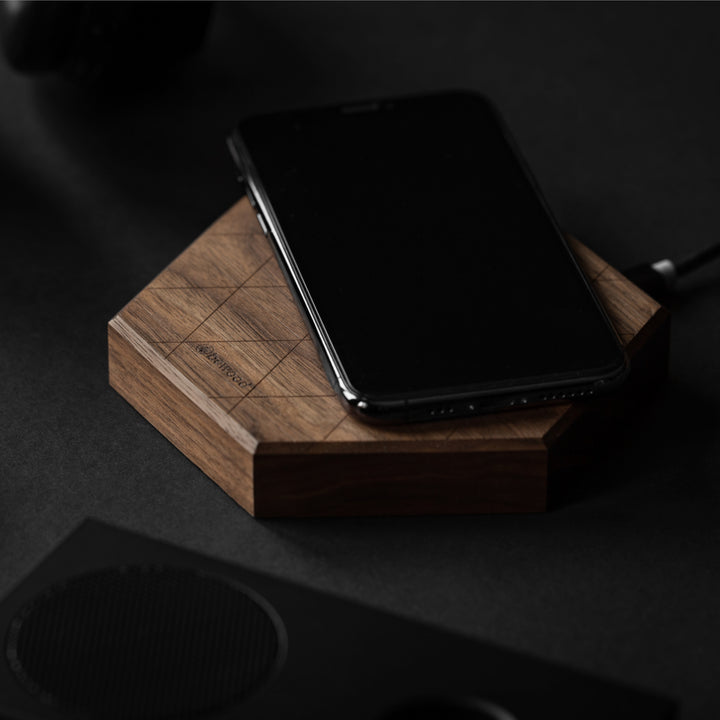 ŁADOWARKA INDUKCYJNA BEWOOD SLIM HEXAGON QI 15W ORZECH