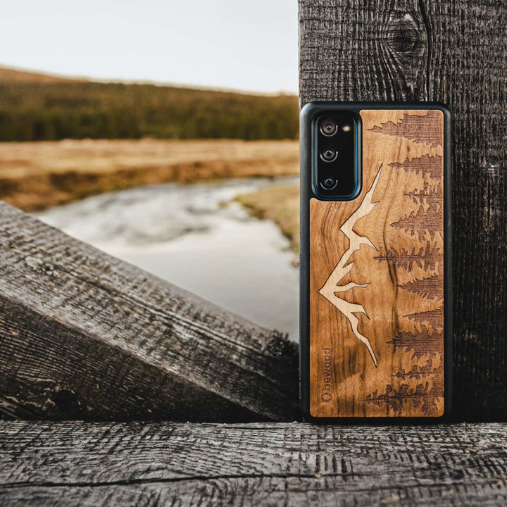 DREWNIANE ETUI IPHONE 13 GÓRY IMBUIA WYSOKIEJ JAKOŚCI