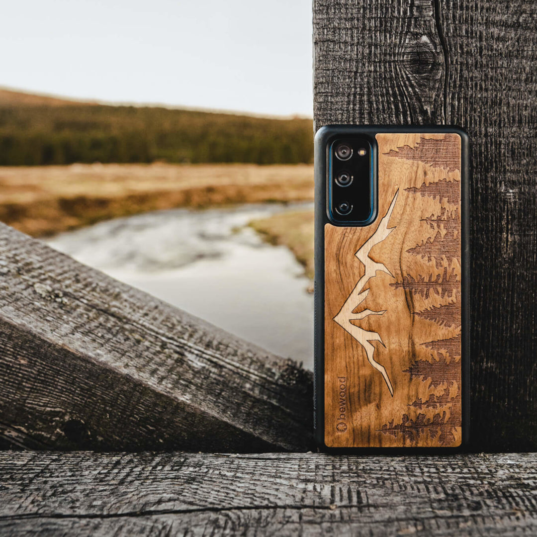 DREWNIANE ETUI IPHONE 13 PRO GÓRY IMBUIA WYSOKIEJ JAKOŚCI