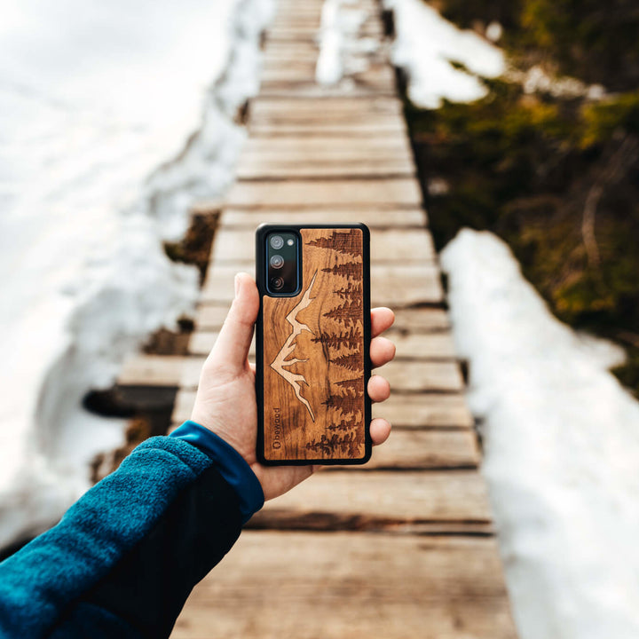 DREWNIANE ETUI IPHONE 13 PRO MAX GÓRY IMBUIA WYSOKIEJ JAKOŚCI